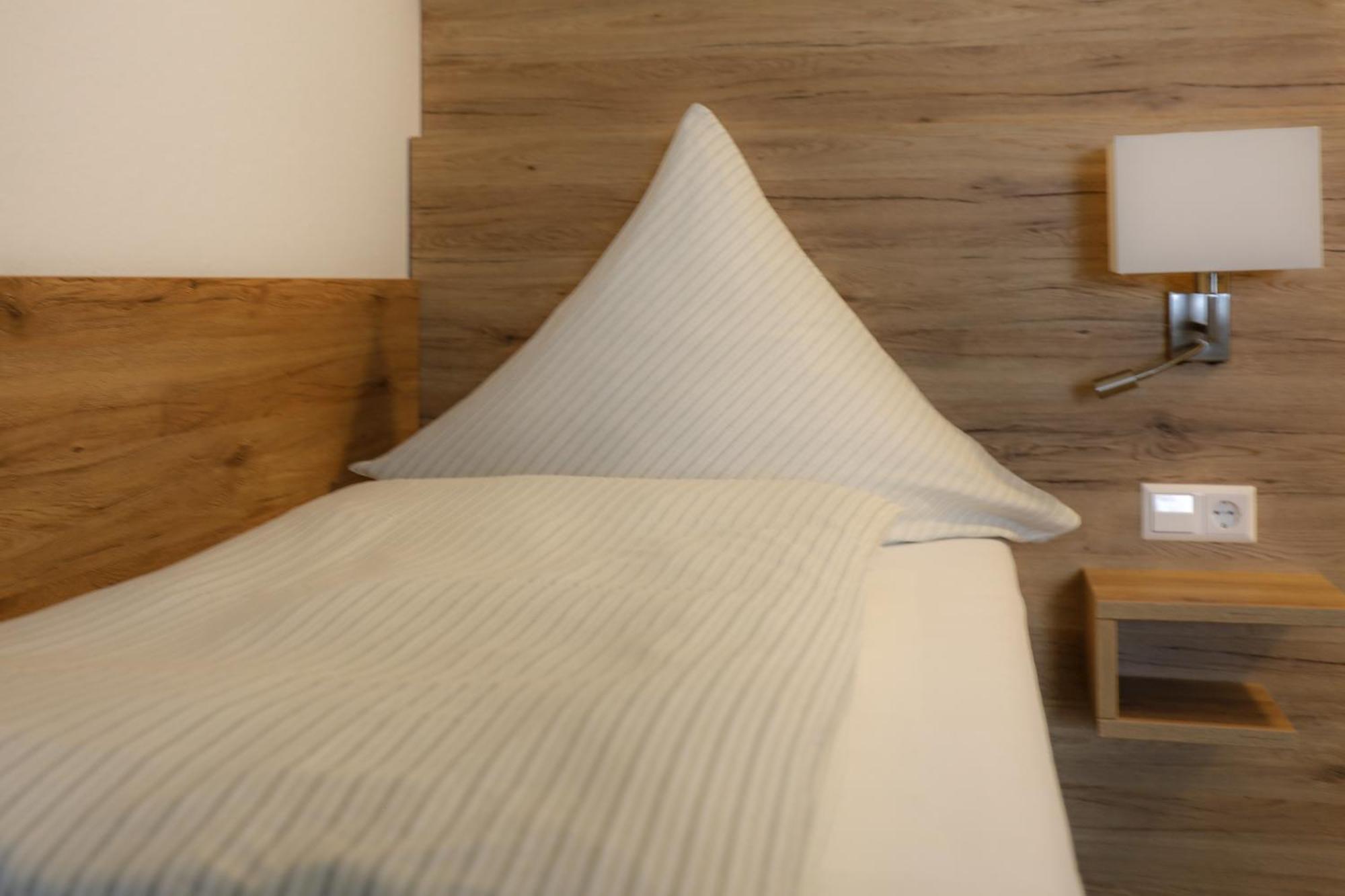 Hotel Adler Nattheim Экстерьер фото